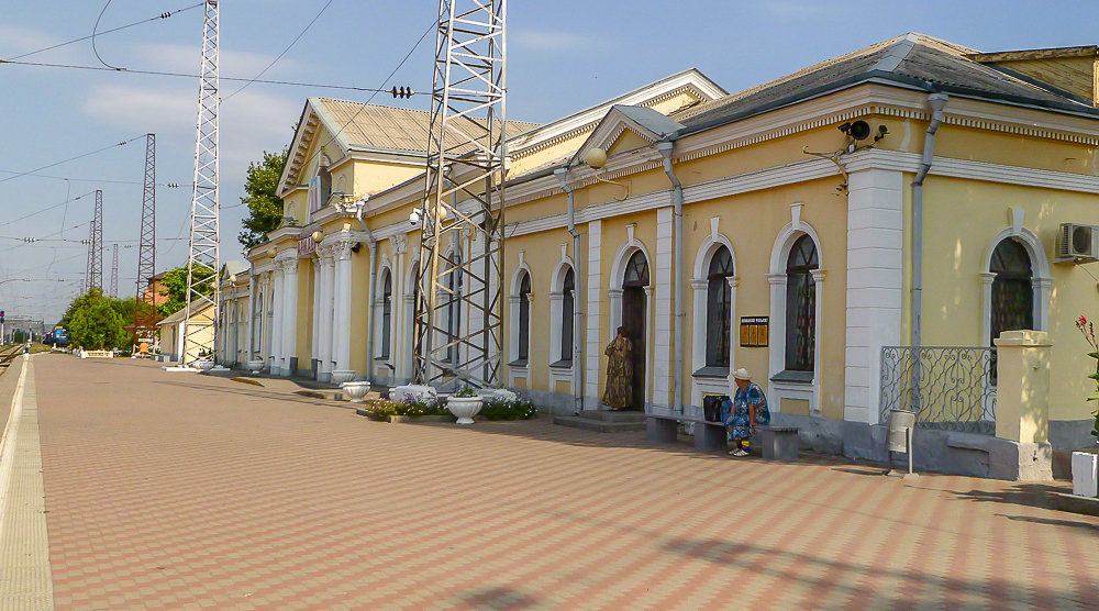 Две платформы станции Армавир-2