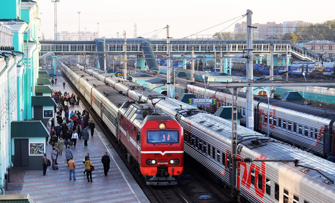  Платформы и пути на омской жд станции