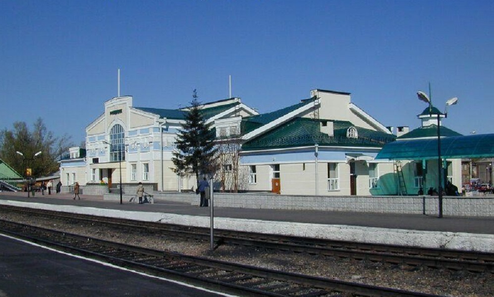 Вид вокзала с перрона 