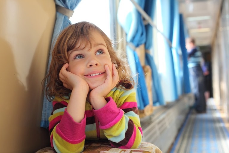 Дети могут ехать в поезде одни при определенных условиях