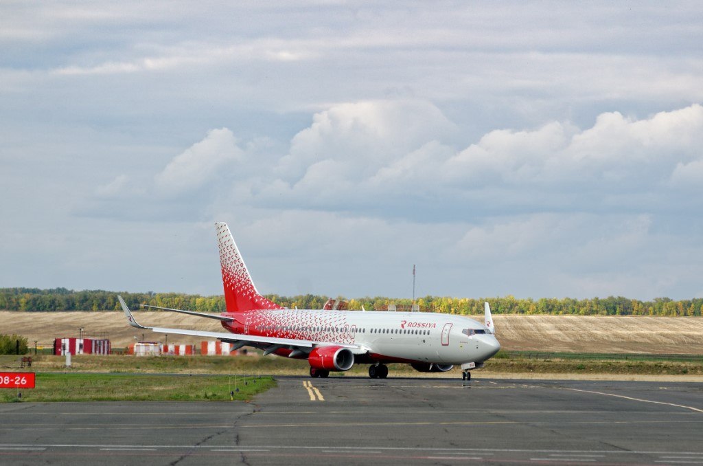 Самолеты в аэропорту Оренбург