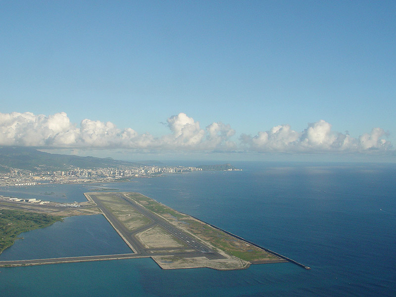 Гавайи, Гонолулу, взлетно-посадочная полоса.
