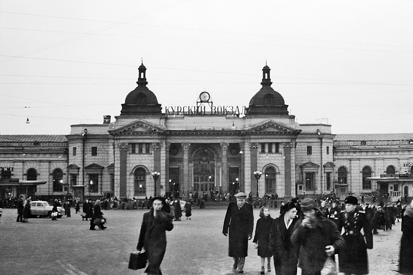 Фото старого здания Курского вокзала.
