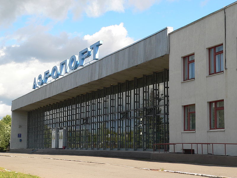 Главный вход терминала аэропорта Вологда