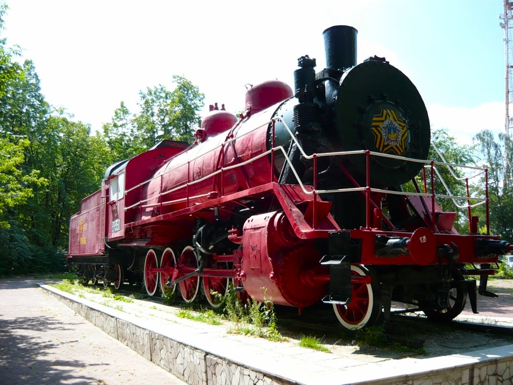 Исторический памятник советскому паровозу