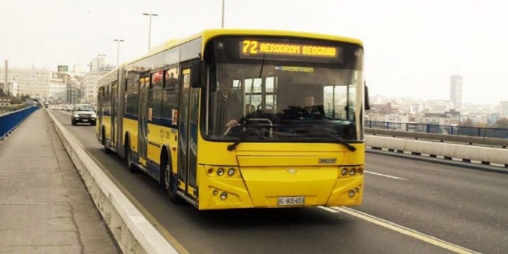 Автобус № 72 едет в аэропорт