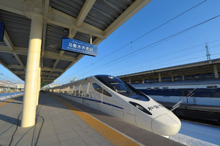 Китайский скоростной поезд имеет оптимальную для высоких скоростей аэродинамику за счет плавных форм