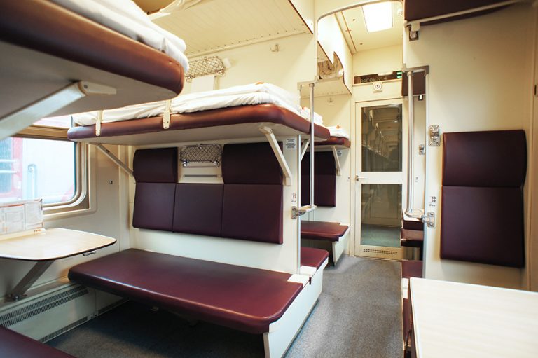 Кровать из вагона поезда