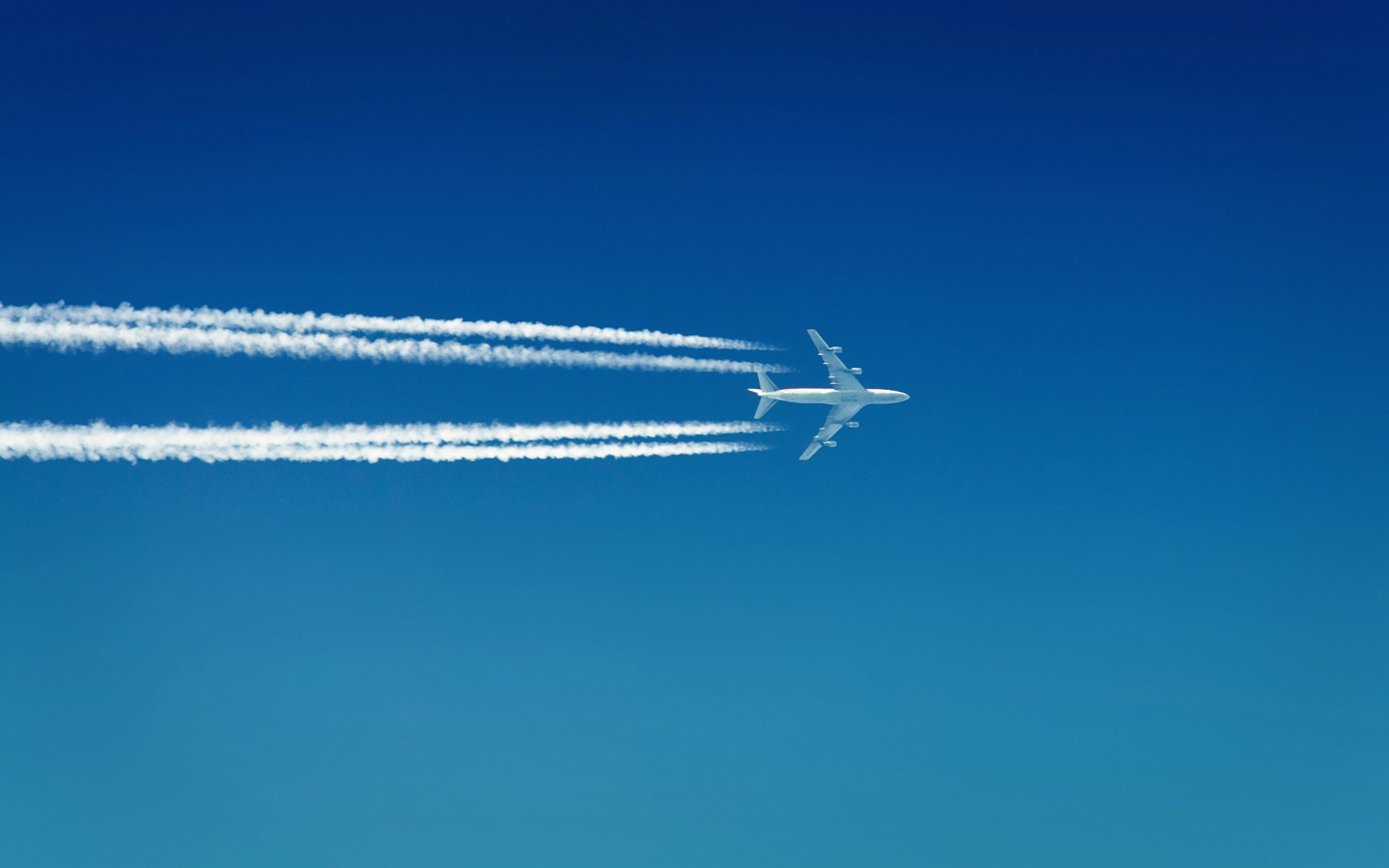Только 950 км/ч: почему пассажирские самолёты не могут летать быстрее?