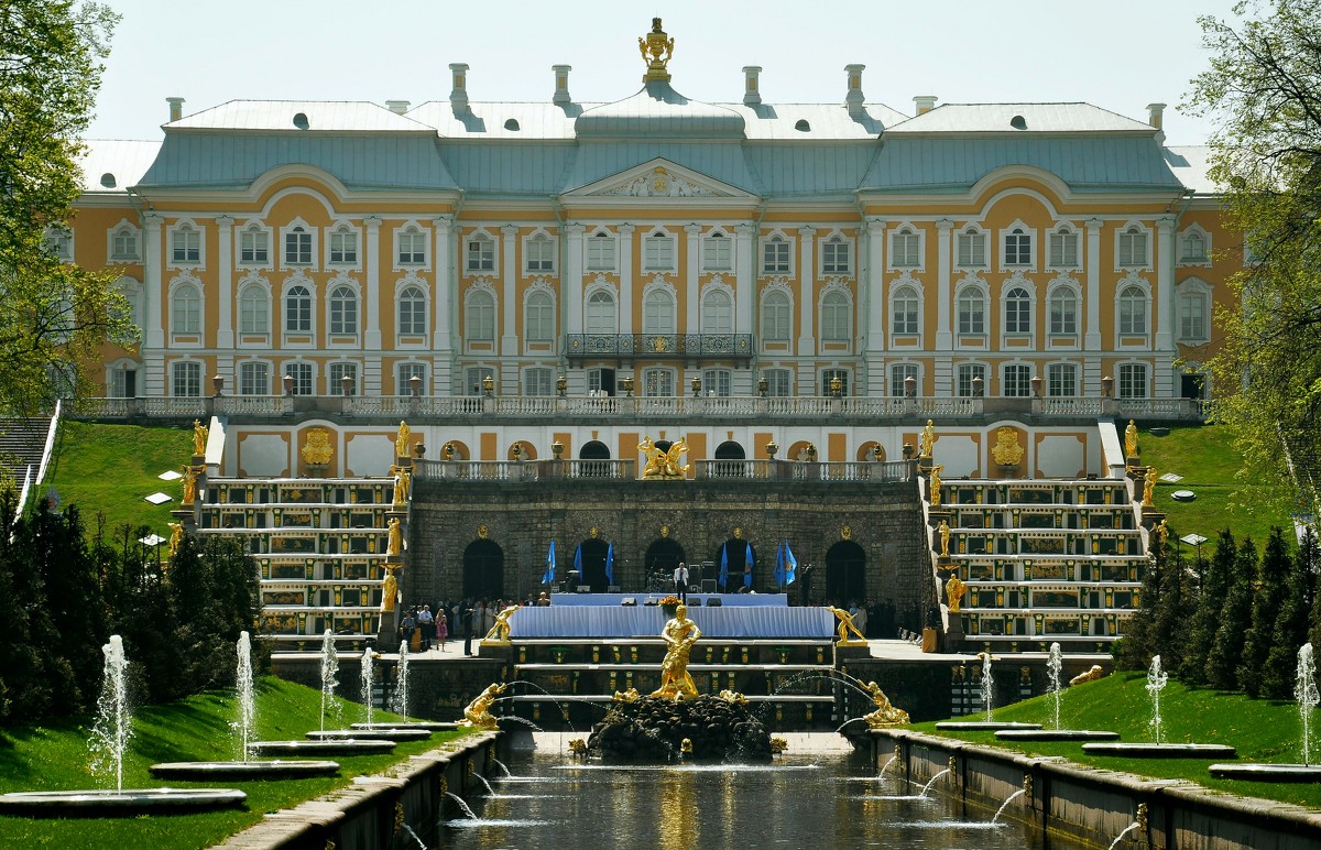 Сходить дворец. Большой Петергофский дворец Растрелли. Большой Императорский дворец в Петергофе. Большой дворец в Петергофе (1747-1752). Большой дворец Петра 1 в Петергофе.