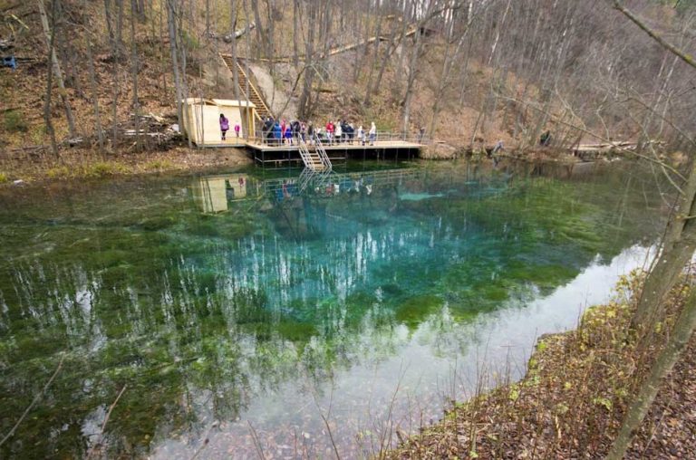 Водопад на голубом озере в казани фото