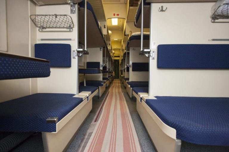 Что такое плацкарт и купе в поезде фото