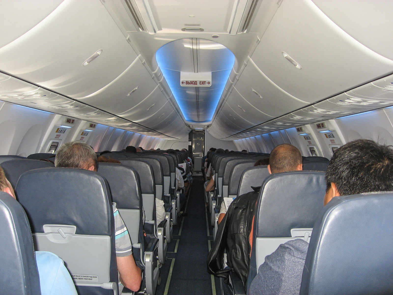 Боинг 737 800 расстояние между креслами s7
