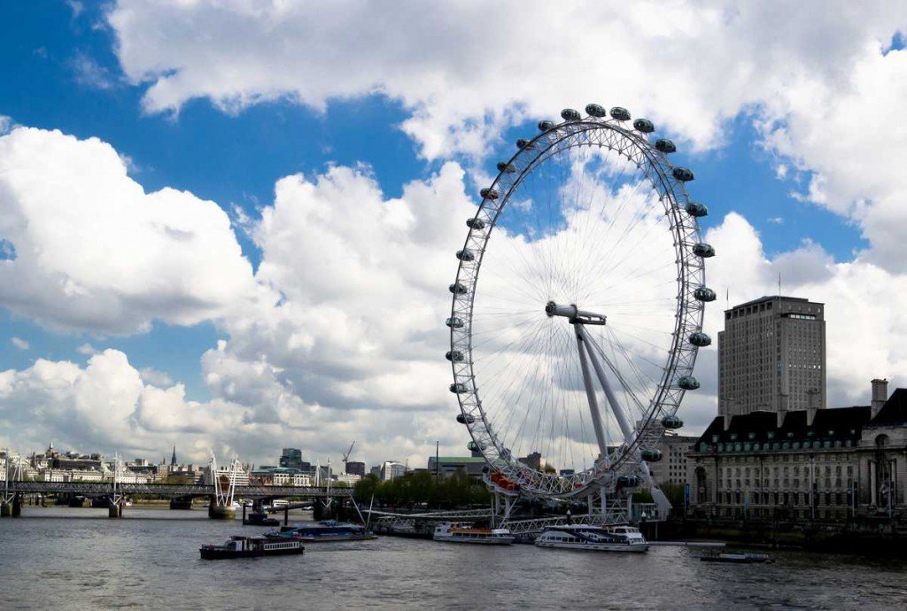 The london eye is. Колесо обозрения Лондонский глаз в Лондоне. Лондонский глаз London Eye. Лондон айс колесо. Лондон ай колесо обозрения.